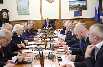 Абдулмуслим Абдулмуслимов встретился с депутатами парламента Дагестана в преддверии выступления с Отчетом о работе Правительства за 2024 года