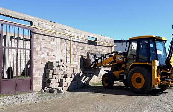 Власти Махачкалы совместно с приставами провели снос самовольной постройки в пригородном поселке