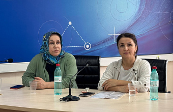 В ДГУ зазвучали стихи Расула Гамзатова на национальных языках