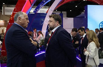 Абдулмуслим Абдулмуслимов провел встречу с директором «Росагролизинга» на ПМЭФ-2025