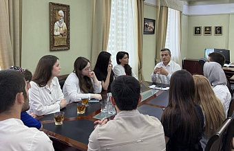 Хаджимурад Малаев встретился со студентами ДГМУ в преддверии Дня молодежи