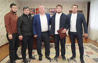 В администрации Хасавюртовского района чествовали борцов
