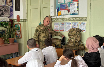 Встреча с Героем СВО Александром Карановым прошла в одной из школ Кизляра