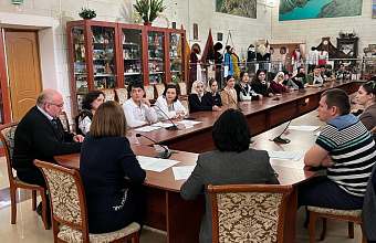 В Кизляре прошла конференция «Россия и Крым – 11 лет вместе!»