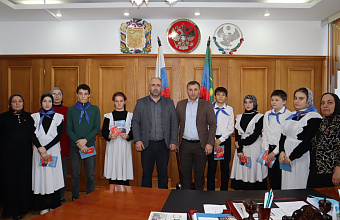 Вручение первых паспортов: семь юных граждан получили основной документ в Гергебильском районе