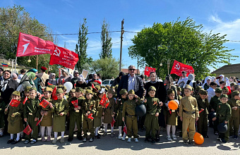В Богатыревке школьники поздравили земляков – ветеранов боевых действий и участников СВО