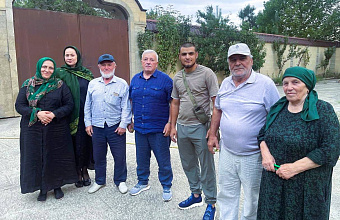 Глава Гумбетовского района встретился с участником СВО Абубакаром Исламалиевым