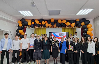 Депутаты от «Единой России» рассказали учащимся о системе российского парламентаризма