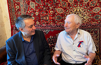 Абдурахман Махмудов и Магомедзагид Кихасуров поздравили Юрия Петрухина с Днём рождения