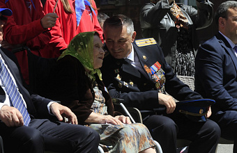 В Махачкале во дворе дома ветерана войны провели праздничную программу