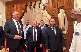 Премьер Дагестана посетил Королевский оперный театр в Маскате