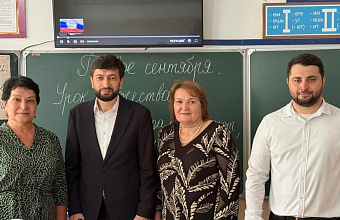 Руководитель Дагинформа провел урок мужества для учащихся столичной школы №50