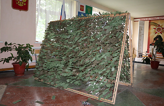 Одна из школ Гергебильского района изготавливает маскировочные сети для бойцов СВО