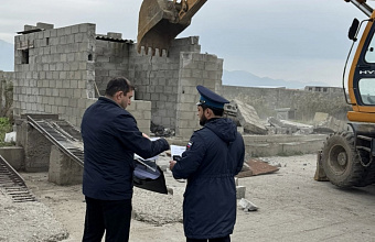 В Махачкале очистили землю садоводов от незаконно возведенной постройки