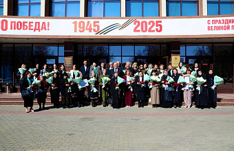 Абдулмуслим Абдулмуслимов в канун 8 марта вручил госнаграды 40 дагестанкам