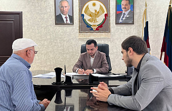 Глава города Южно-Сухокумска провел личный прием граждан