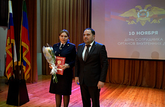 Глава Хасавюртовского района поздравил сотрудников правопорядка с профессиональным праздником