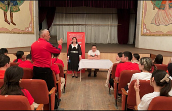 Участник СВО Арсен Ярикбаев встретился с юнармейцами школы имени А.Джанибекова Ногайского района