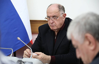 Абдулмуслим Абдулмуслимов провел совещание по ситуации с подачей теплоэнергии в жилые дома