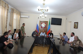 В Избербаше наградили медалями участников СВО