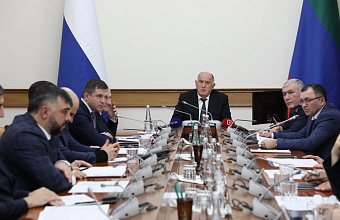 Абдулмуслим Абдулмуслимов провел итоговое заседание Комиссии по противодействию незаконному обороту промышленной продукции