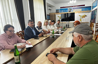 Магомедзагид Кихасуров выслушал обращения жителей Кизилюрта