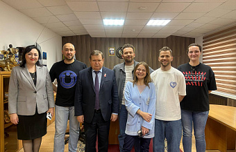 Мэр Кизляра встретился со съемочной группой гастрономического шоу «Повара на колесах»