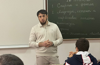 Выпускник Автомобильно дорожного колледжа провел для студентов урок мужества