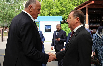 Абдулмуслим Абдулмуслимов поздравил Заура Аскендерова с днем рождения