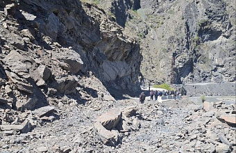 В Дагестане непогода нарушила движение транспорта на дорогах местного значения