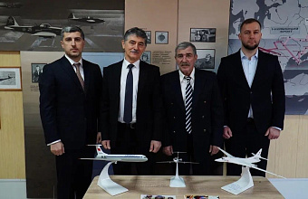 Акция ко Дню гражданской авиации прошла в каспийском лицее №8