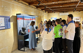 Выставка «Первопроходцы каменного века» открылась в Дербентском музее-заповеднике