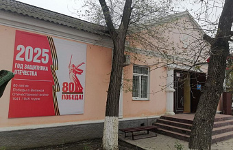 Школы Кизляра украшают к празднованию 80-летия Победы в Великой Отечественной войне