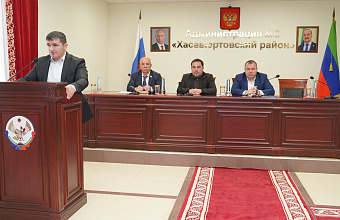 Глава Хасавюртовского района провел совещание по призыву в армию и контрактной службе