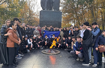 Студенты Автомобильно дорожного колледжа провели урок памяти в парке Ленинского комсомола
