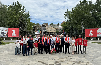 Коммунисты Дагестана возложили венки в память о погибших ко Дню памяти и скорби