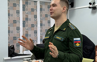 Представитель Военной академии имени Маршала Жукова встретился с махачкалинскими студентами