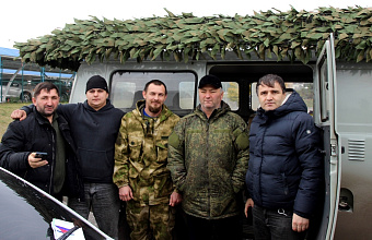 Дагестанский поэт и прозаик Гамзат Изудинов с гуманитарным грузом посетил зону СВО
