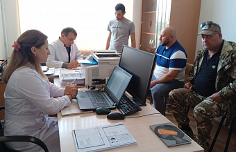 С приветствием к участникам заседания обратились председатель комиссии-губернатор Калужской области Владислав Шапша, губернатор Липецкой области Игорь Артамонов, председатель Комитета Совета Федерации ФС РФ по науке, образованию и культуре Лилия Гумерова