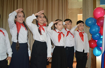 В махачкалинском лицее №9 прошло посвящение в пионеры