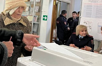 Пенсионеры в Кизляре лично приходят голосовать на избирательные участки