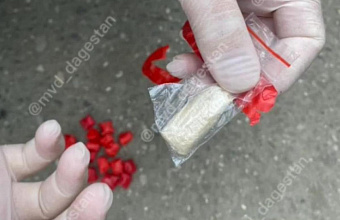 Полицейские в Кизляре задержали мужчину с мефедроном
