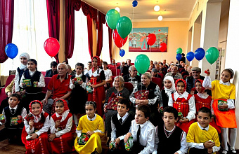 Школьники и молодежная администрация Махачкалы посетили дом-интернат в День пожилых людей