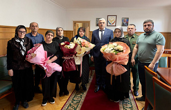 Встреча с матерями погибших участников СВО и вручение орденов Мужества состоялась в Новолакском районе