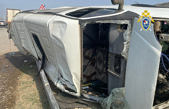 Маршрутка с 14 пассажирами опрокинулась в Дагестане
