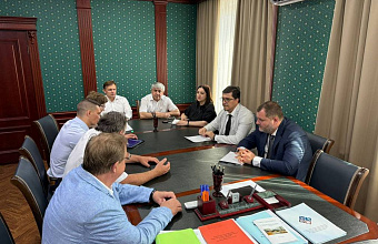 Министр здравоохранения РД встретился с главным неонатологом Минздрава России