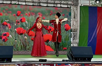 Ансамбль «Лезгинка» выступил в Южно-Сухокумске в рамках празднования дня города