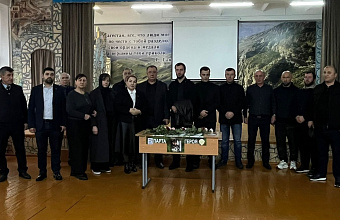 В махачкалинской гимназии №7 открыли «Парту героя» в честь своего выпускника Басира Мирзаева, погибшего на СВО