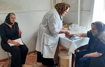 Работники Минтруда РД с начала года доставили в медучреждение около 100 пожилых граждан Рутульского района