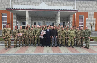 Прибывшим из СВО бойцам спецназа вручили общественные награды